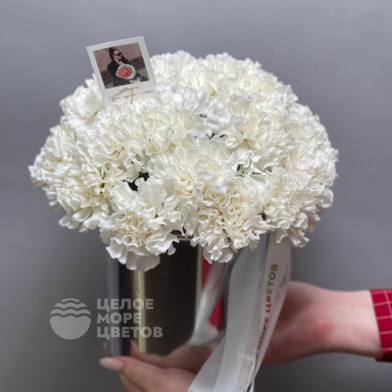 Композиция с диантусами в металлическом кашпо 