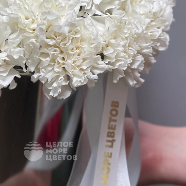 Композиция с диантусами в металлическом кашпо 