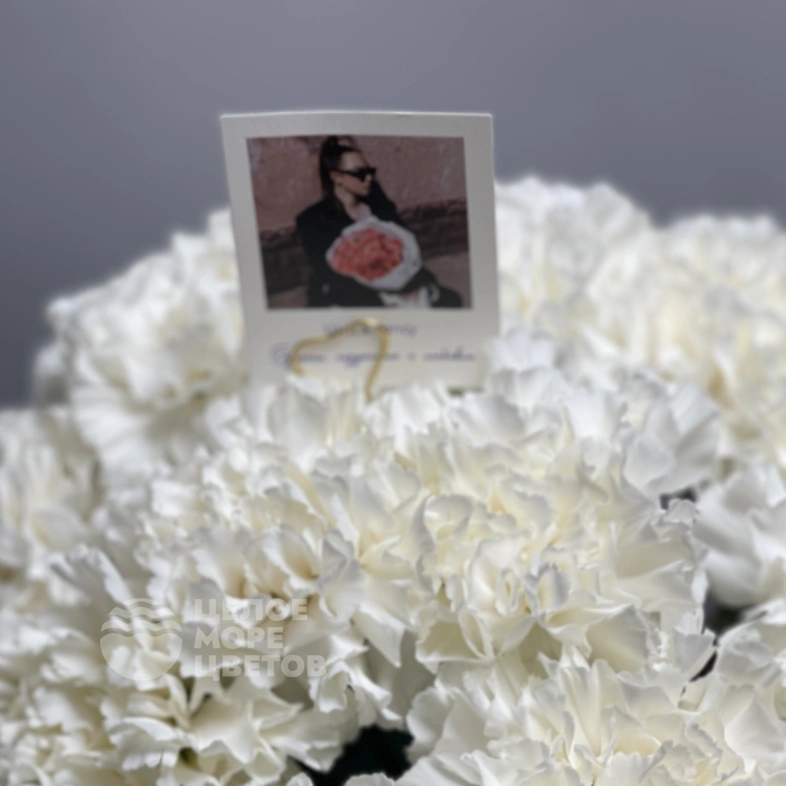 Композиция с диантусами в металлическом кашпо 