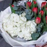 Букет из гортензий с тюльпанами &laquo;Сердечный аккорд&raquo; 1
