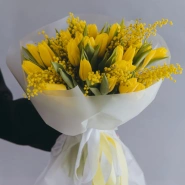 Букет с мимозой и тюльпанами &laquo;Лепестки счастья&raquo; 0