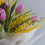 Букет с 7 тюльпанами и мимозой  2