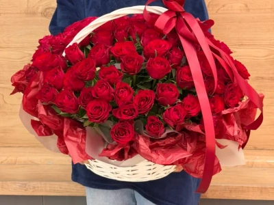 Корзина «Пленительница сердец» из 101 розы