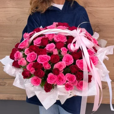Корзина из 101 розы «Нежные чувства» 