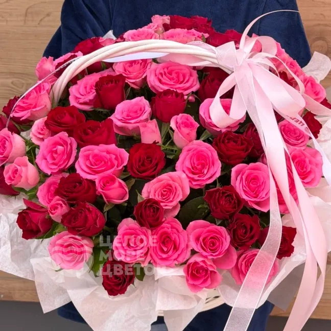 Корзина из 101 розы &laquo;Нежные чувства&raquo; 