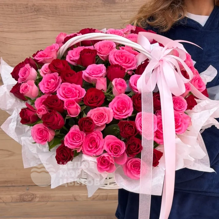 Корзина из 101 розы &laquo;Нежные чувства&raquo; 