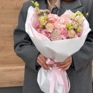 Авторский букет с гортензией и эустомой 0