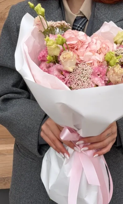 Авторский букет с гортензией и эустомой