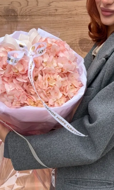   Монобукет из розовых гортензий