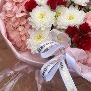 Букет из гортензий,красной кустовой розы и хризантемы 2