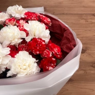 Букет с диантусами и розами 2