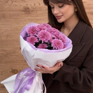 Букет-комплимент с розовыми хризантемами 0