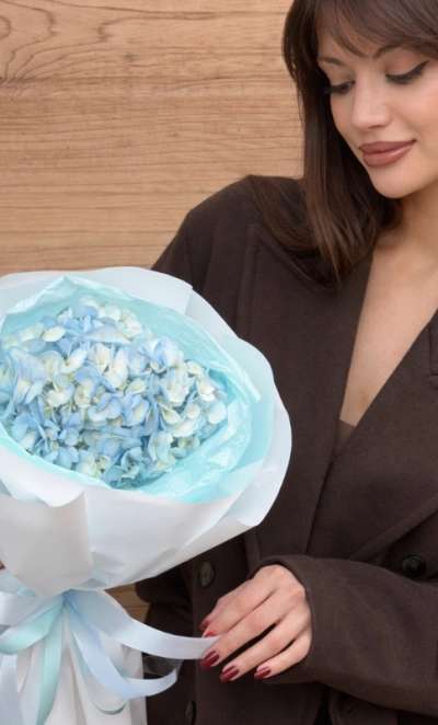 Мини-букет с голубой гортензией